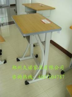 一站式采購(gòu)指南 從供應(yīng)到定做，解析學(xué)生與培訓(xùn)班課桌椅的專(zhuān)業(yè)選擇